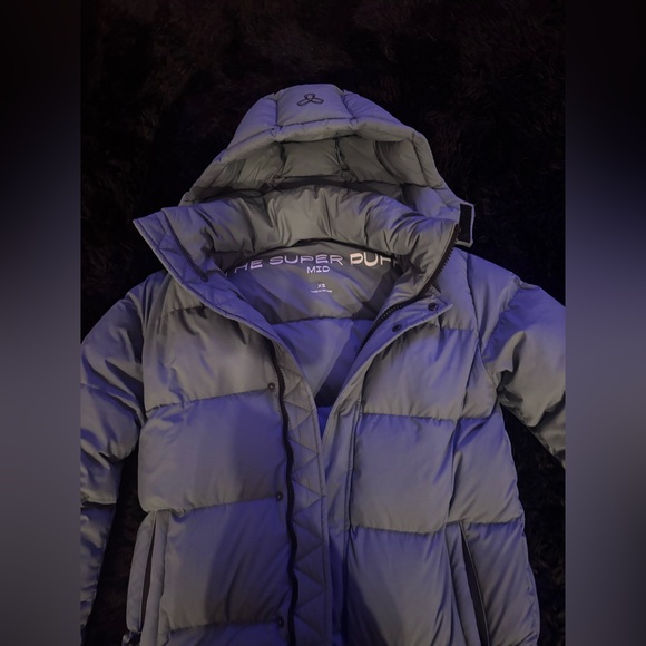 Aritzia x TNA Super Puff Mid in Evening Dove - Picture 3 of 5